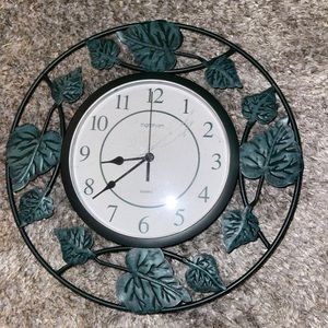 forest leaf clock
